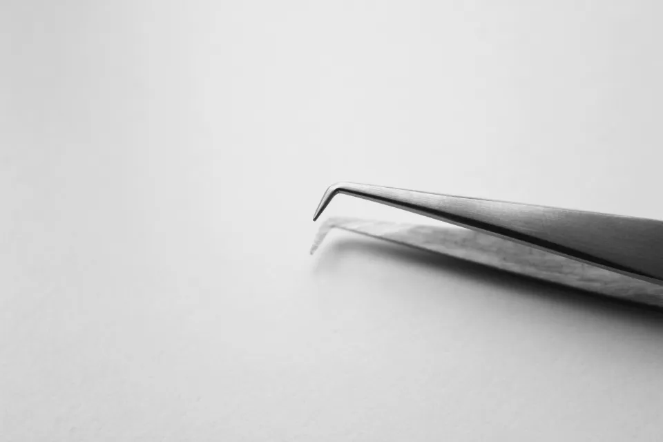 Пинцеты для коррекции бровей